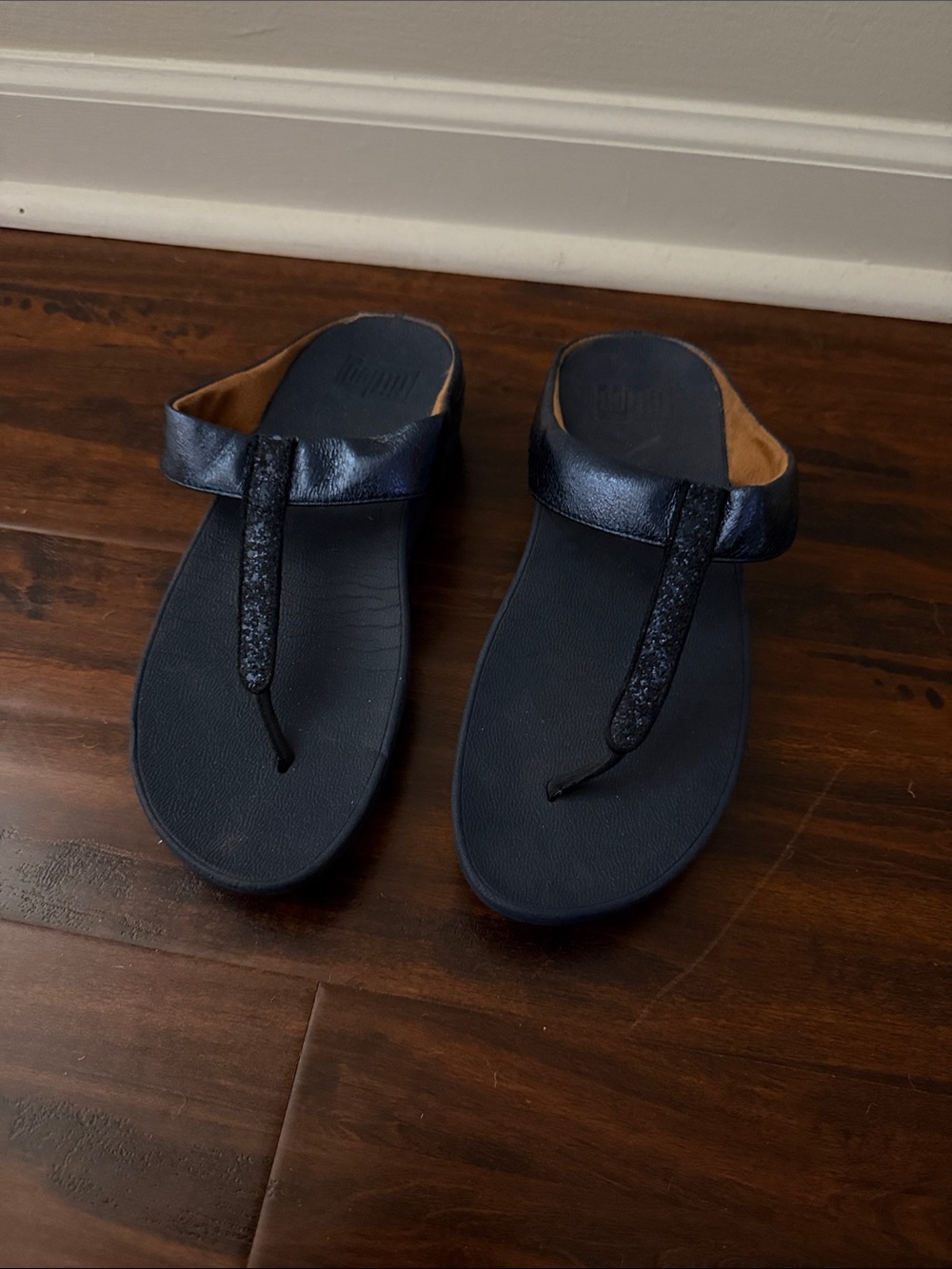 FitFlop Women's Navy Metallic T-Strap Sandals
